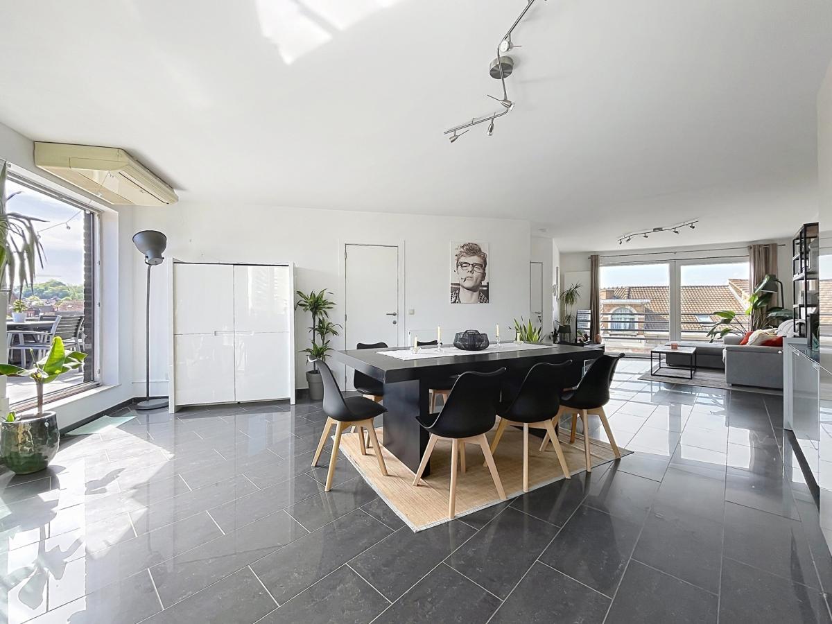 Penthouse ± 85 m² + terrasse ± 20 m² + parking 