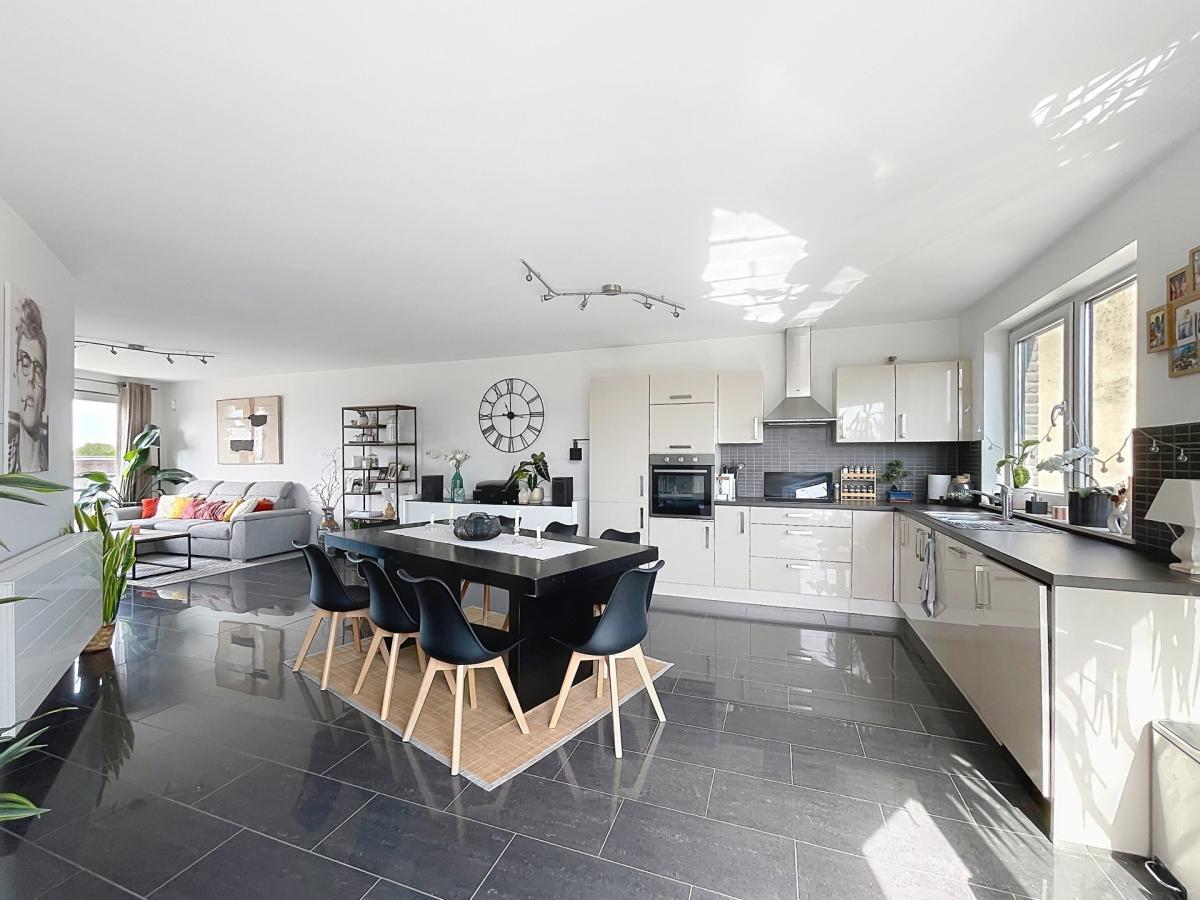 Penthouse ± 85 m² + terrasse ± 20 m² + parking 