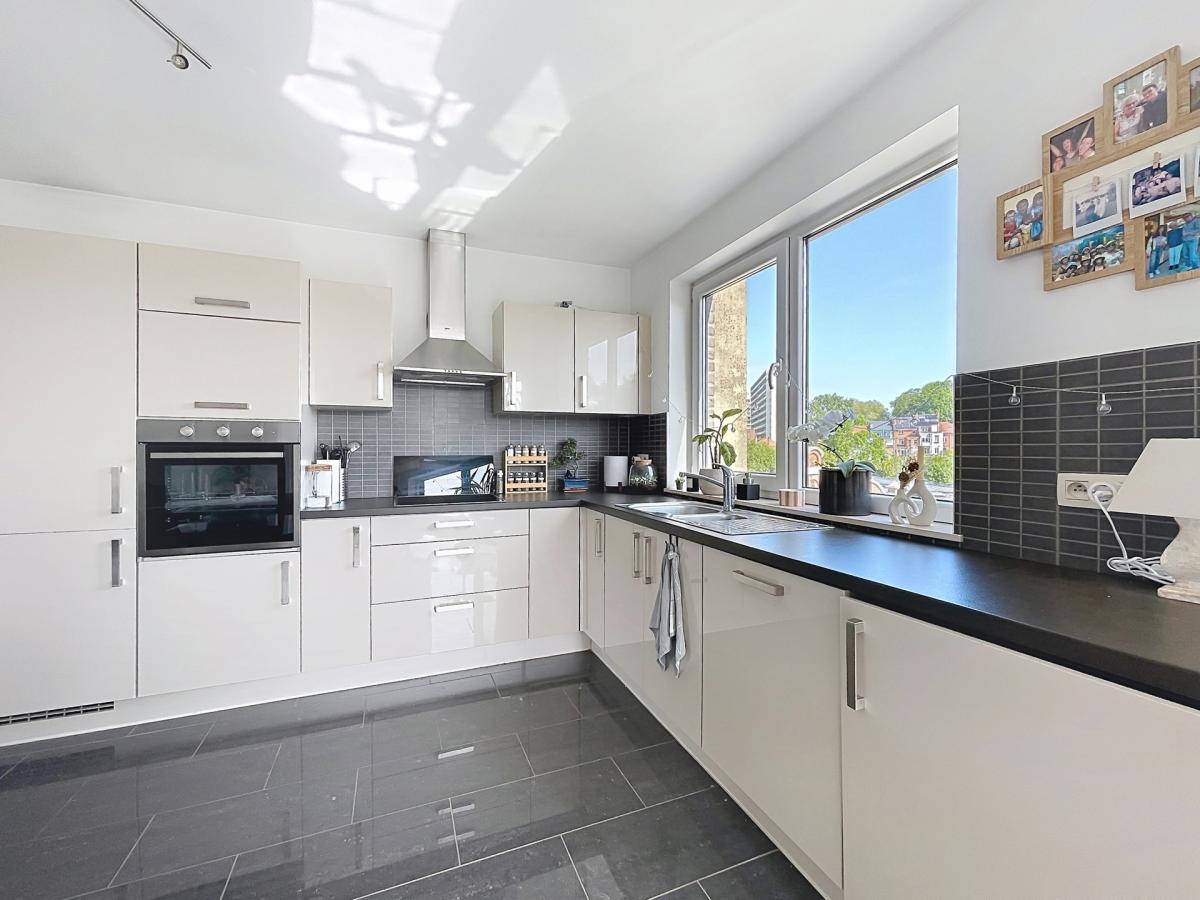 Penthouse ± 85 m² + terrasse ± 20 m² + parking 