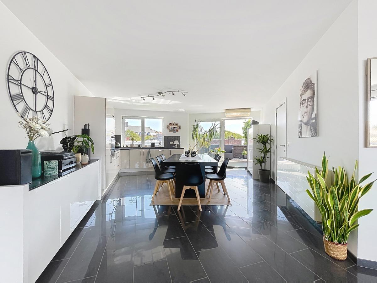 Penthouse ± 85 m² + terrasse ± 20 m² + parking 