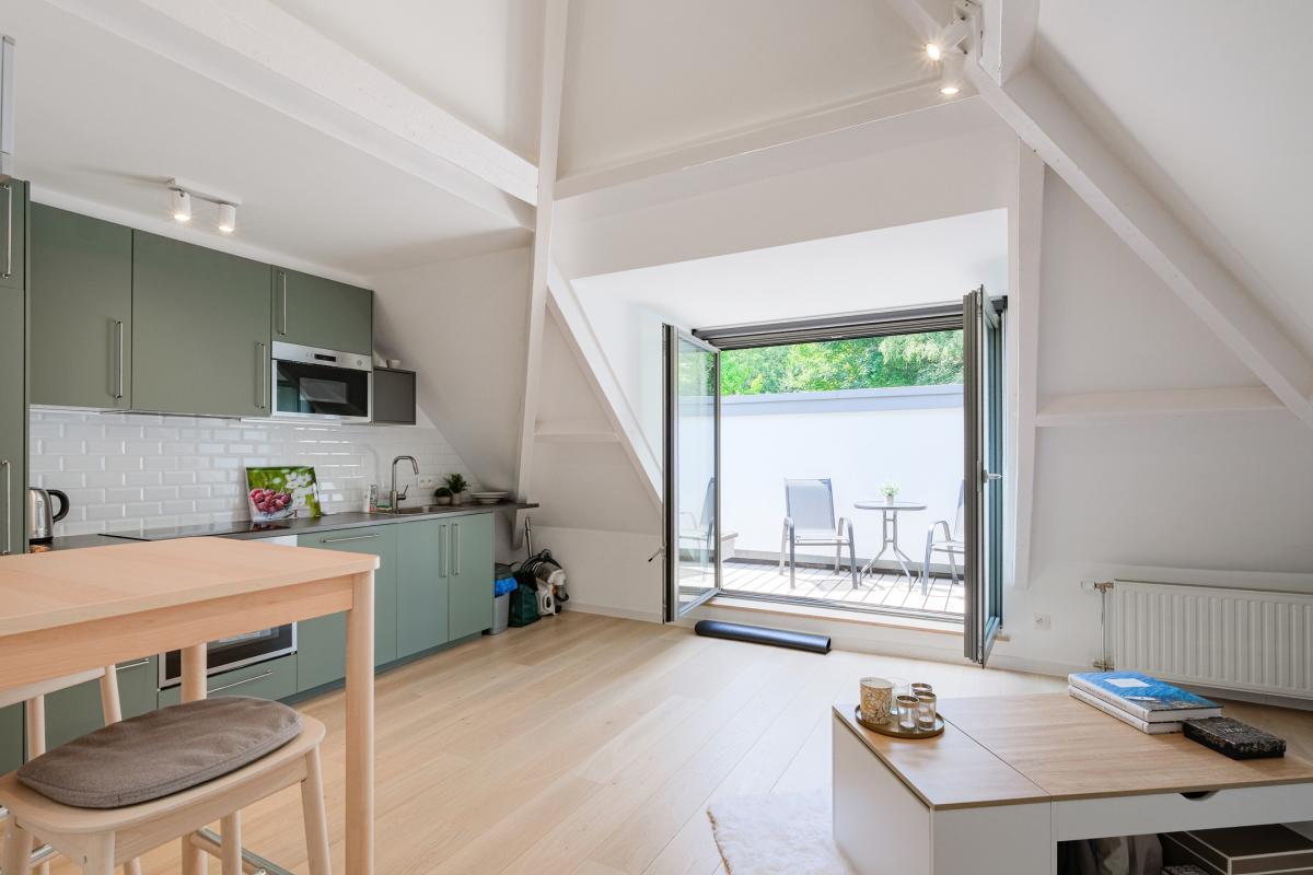 Villa neuve de ± 690 m² bruts avec piscine et prof. libérale