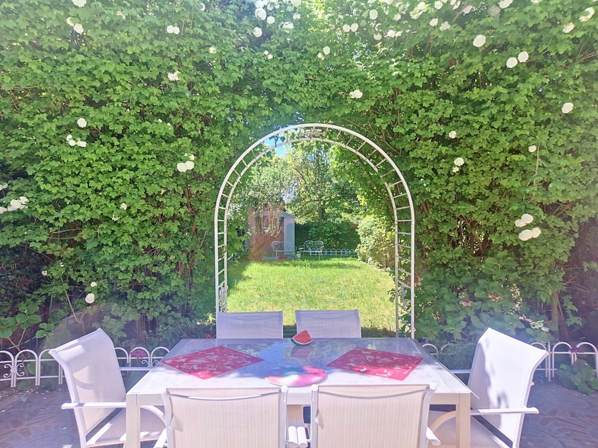 Splendide maison: jardin sud, double garage, prof. libérale