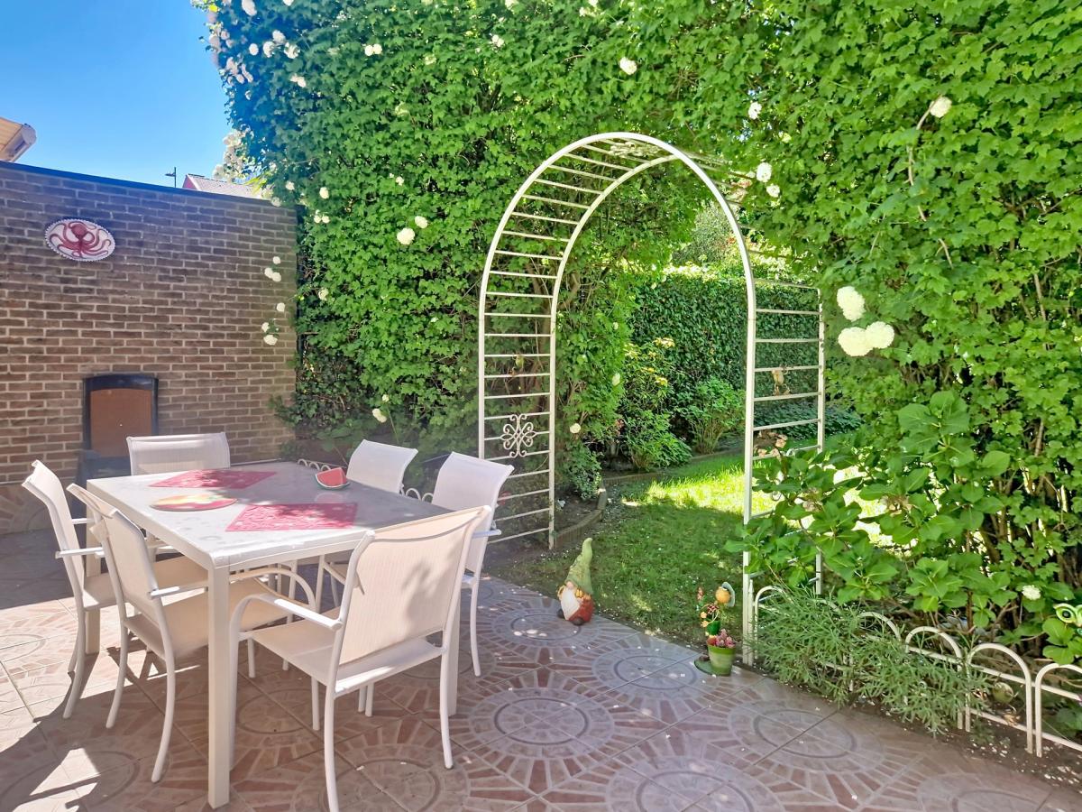 Splendide maison: jardin sud, double garage, prof. libérale