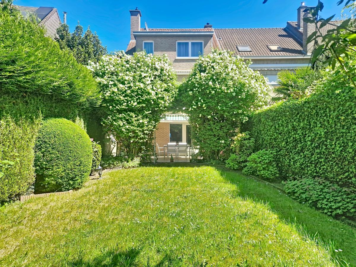 Splendide maison: jardin sud, double garage, prof. libérale