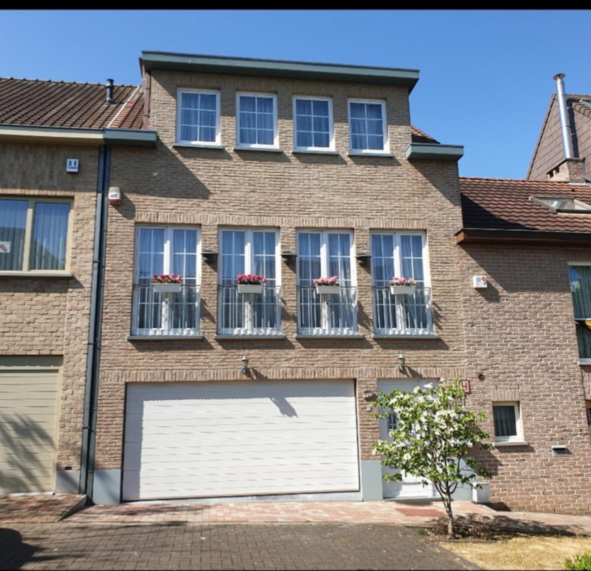 Splendide maison: jardin sud, double garage, prof. libérale