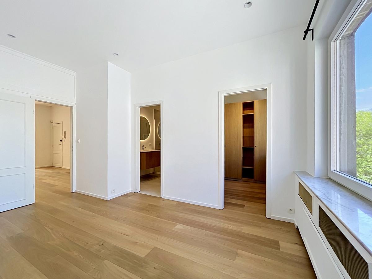 Place Brugmann : Appartement rénové 1chambre + balcon 