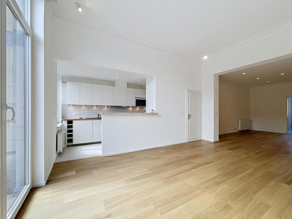 Place Brugmann : Appartement rénové 1chambre + balcon 