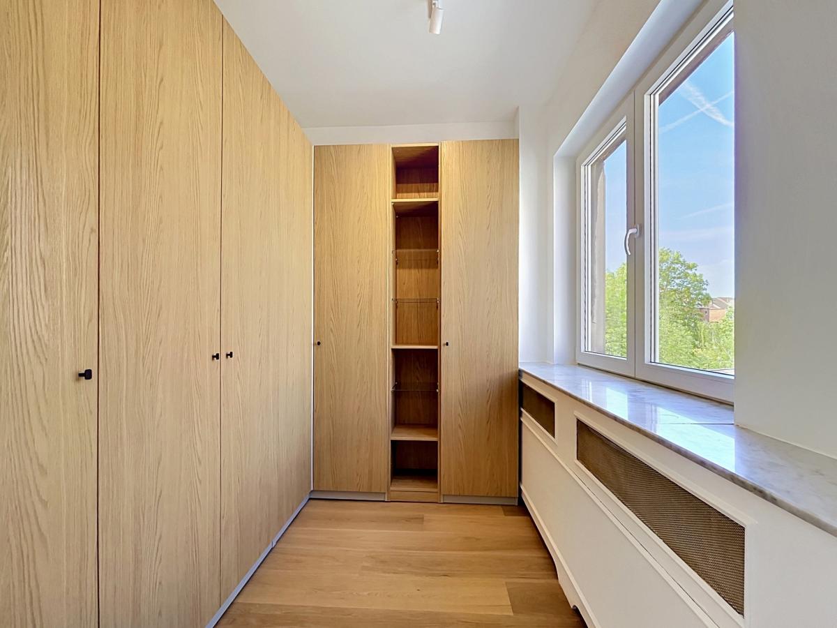 Place Brugmann : Appartement rénové 1chambre + balcon 