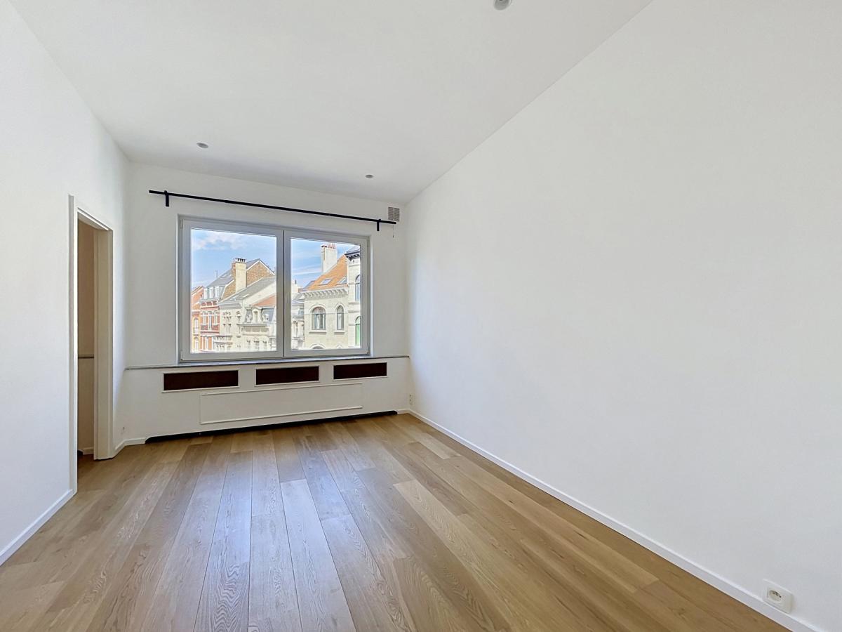Place Brugmann : Appartement rénové 1chambre + balcon 