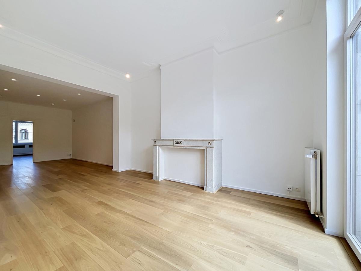 Place Brugmann : Appartement rénové 1chambre + balcon 