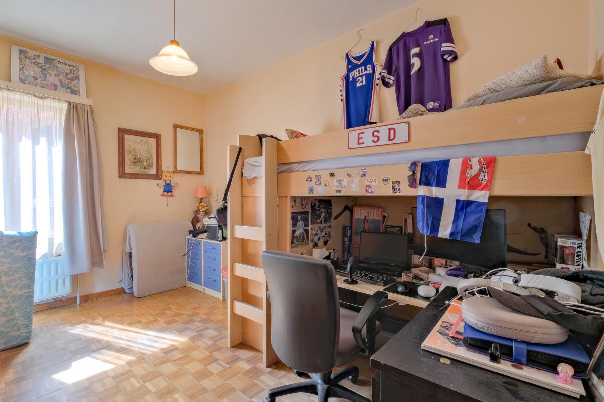 Molière: appartement 1 chambre + bureau, balcon et parking