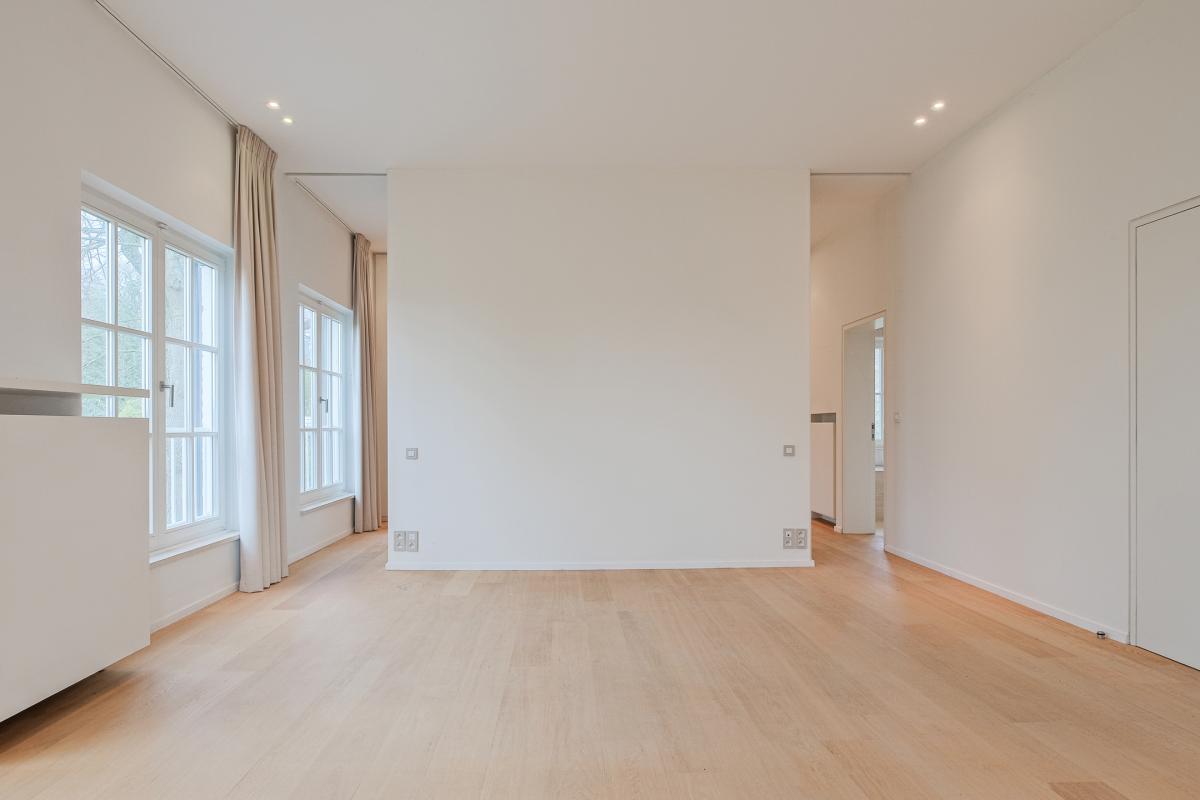 Leo Errera - Villa de 670 m² bruts, jardin & prof. libérale.