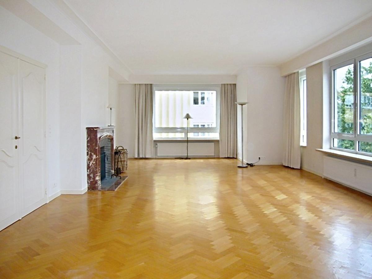 Roosevelt / Cambre : Bel appartement de standing + terrasse