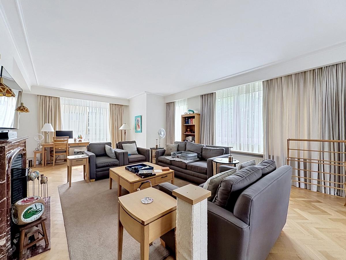 Roosevelt / Cambre : Bel appartement de standing + terrasse