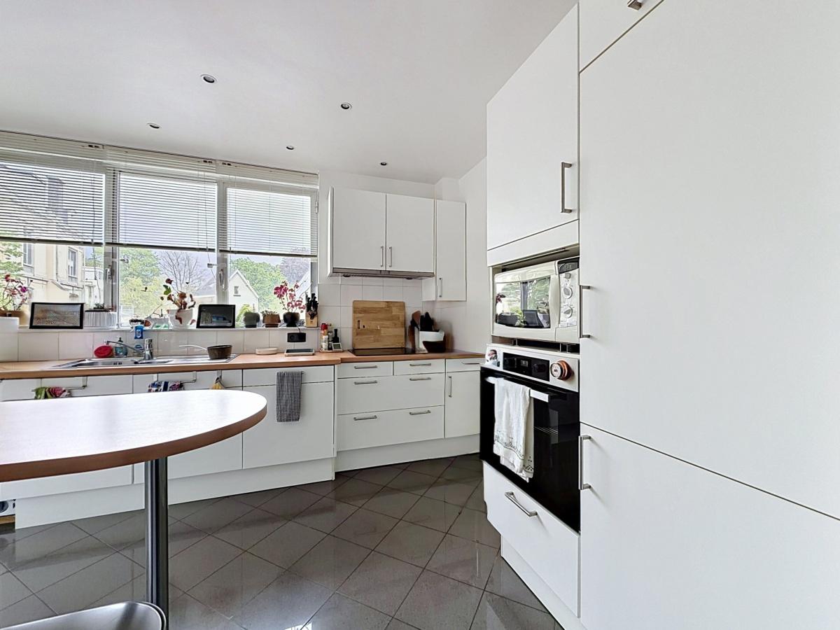 Roosevelt / Cambre : Bel appartement de standing + terrasse