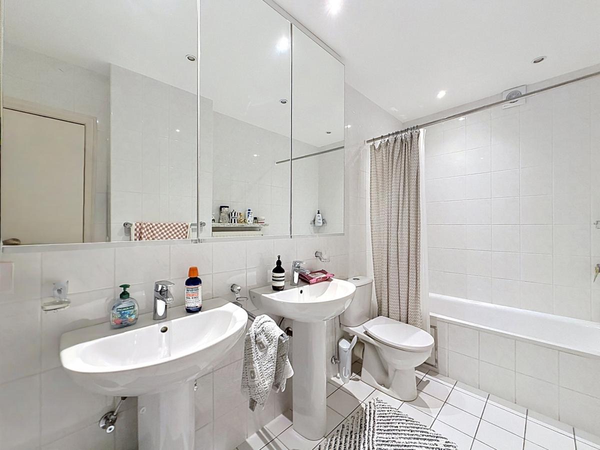 Roosevelt / Cambre : Bel appartement de standing + terrasse