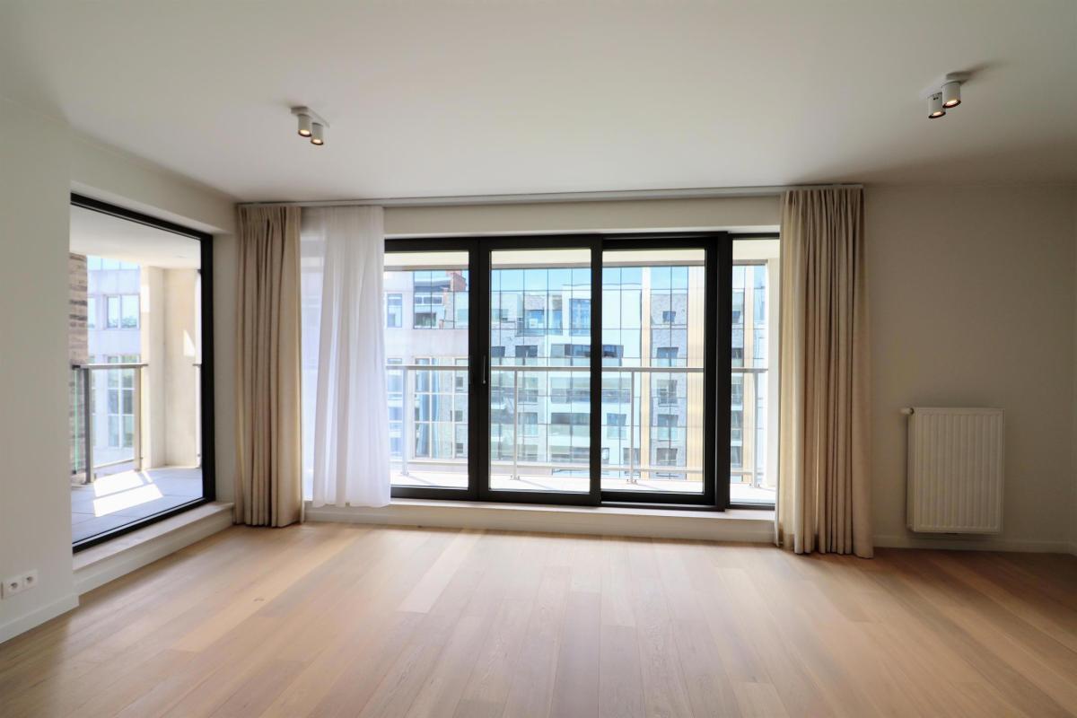 Cinquantenaire Magnifique appartement 2020 terrasse parking 
