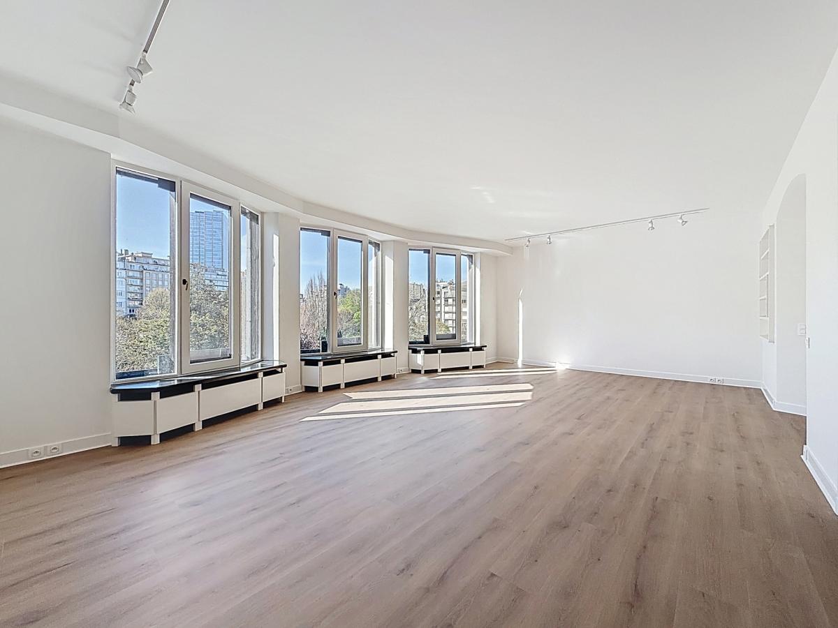Jardin du Roi : Sompteux duplex rénové 2 chambres + bureau