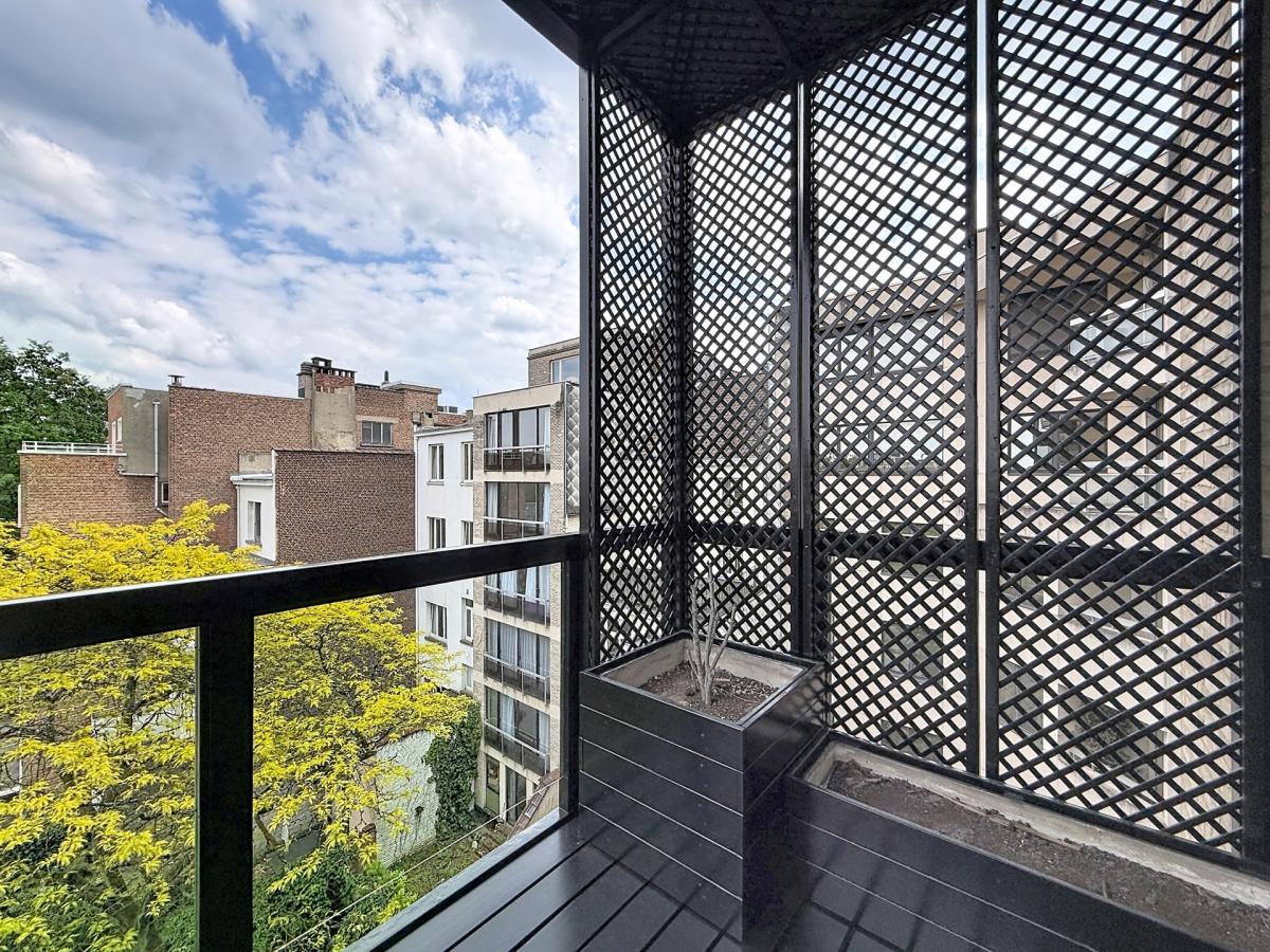 Jardin du Roi : Sompteux duplex rénové 2 chambres + bureau