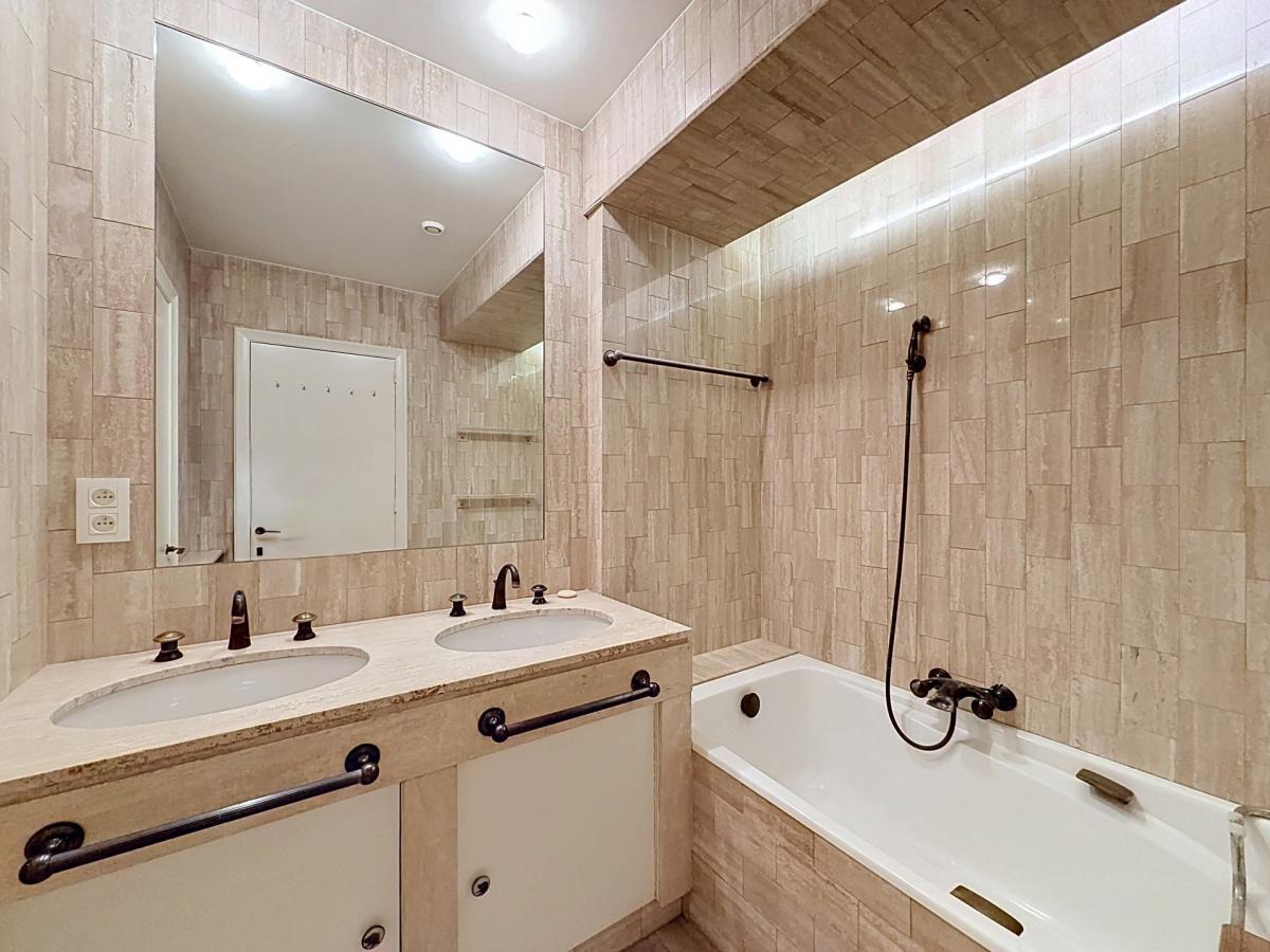 Jardin du Roi : Sompteux duplex rénové 2 chambres + bureau