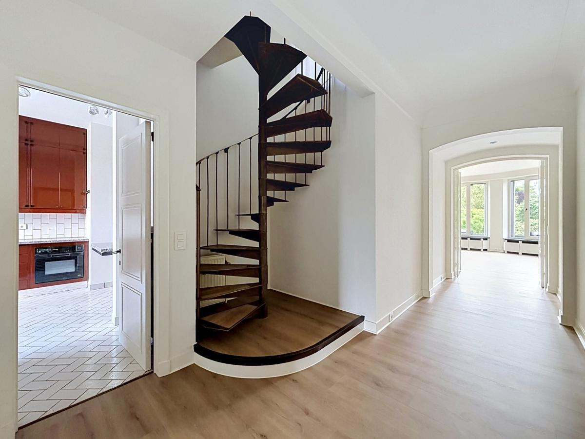 Jardin du Roi : Sompteux duplex rénové 2 chambres + bureau