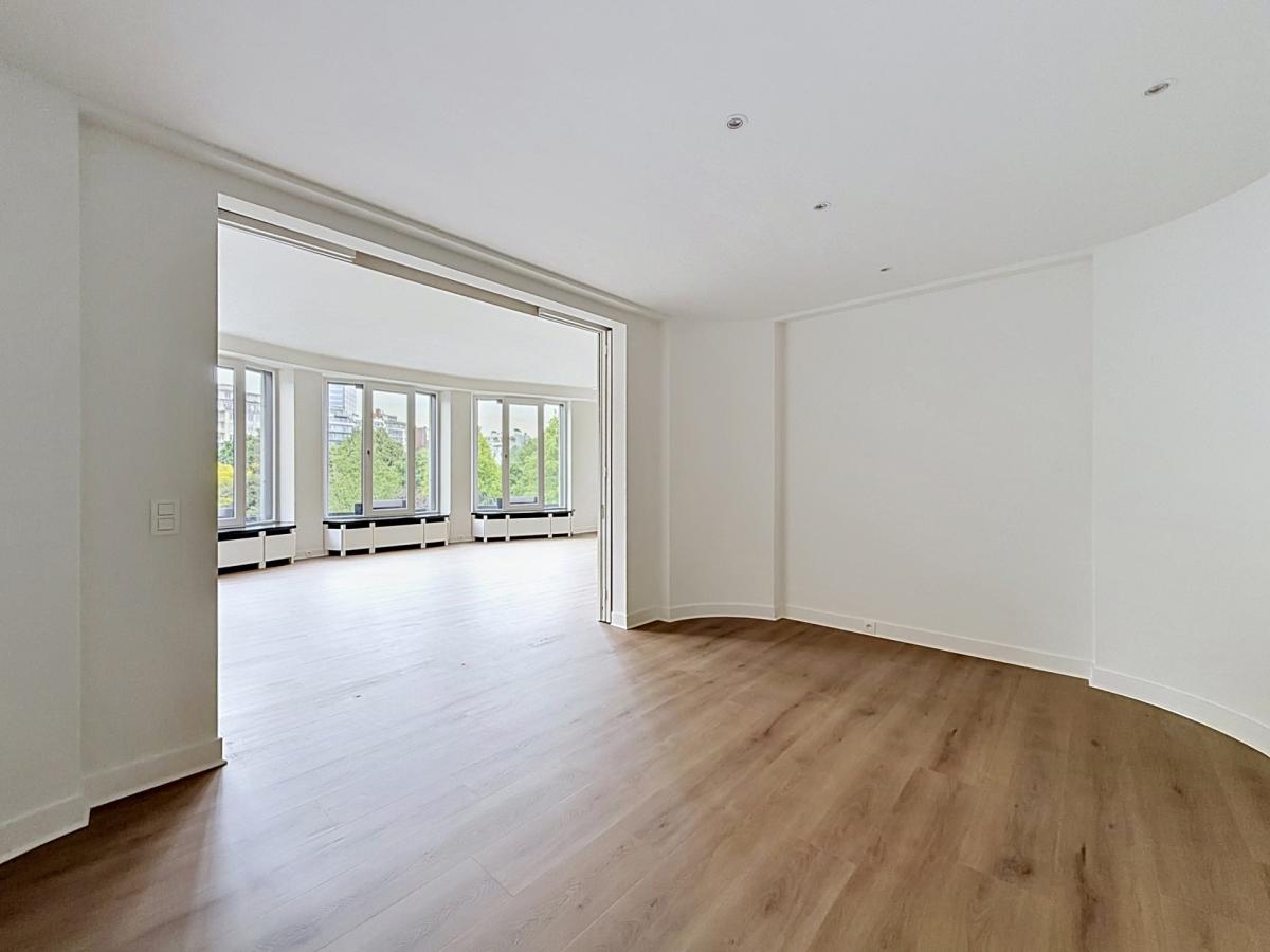 Jardin du Roi : Sompteux duplex rénové 2 chambres + bureau