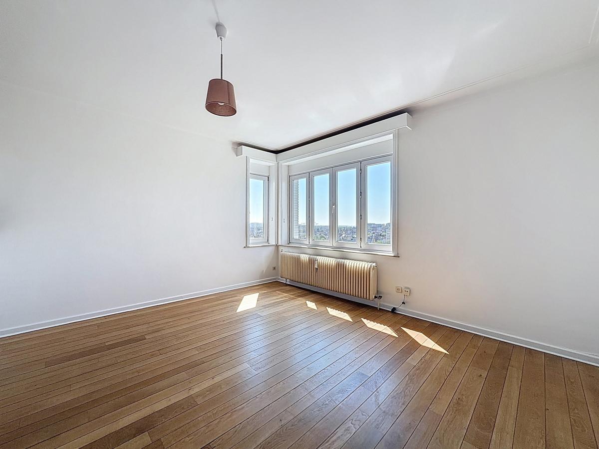 Coghen : Bel appartement rénové 1 chambre + bureau