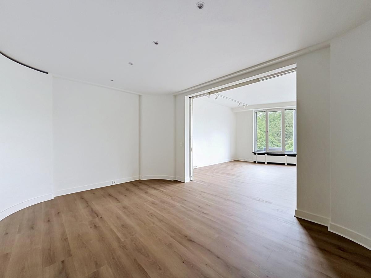 Jardin du Roi : Sompteux duplex rénové 2 chambres + bureau
