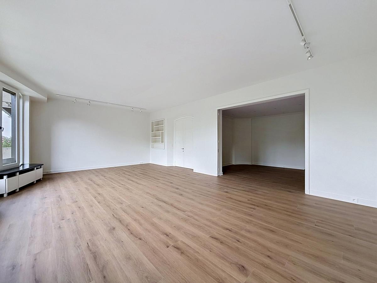 Jardin du Roi : Sompteux duplex rénové 2 chambres + bureau