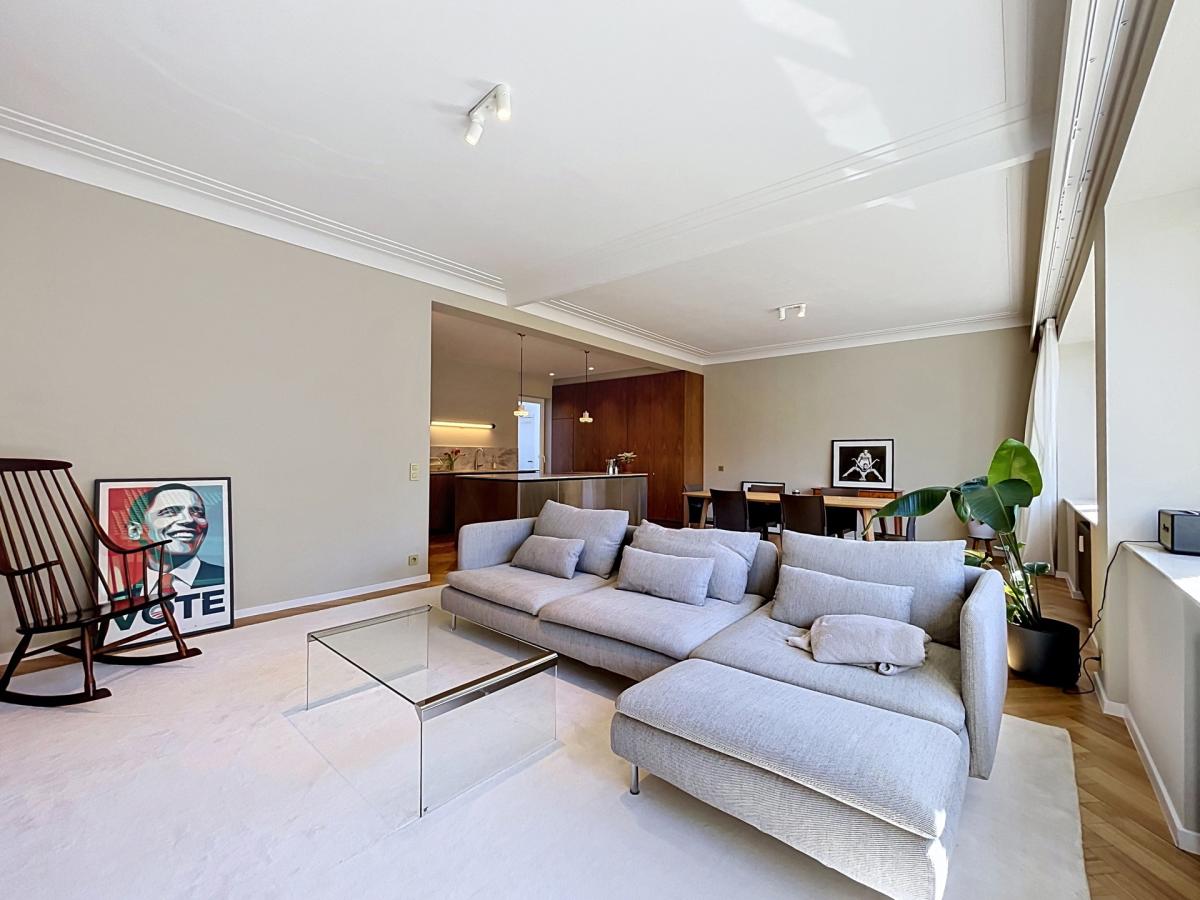 Place Brugmann : Appartement 2 chambres en parfait état + balcon