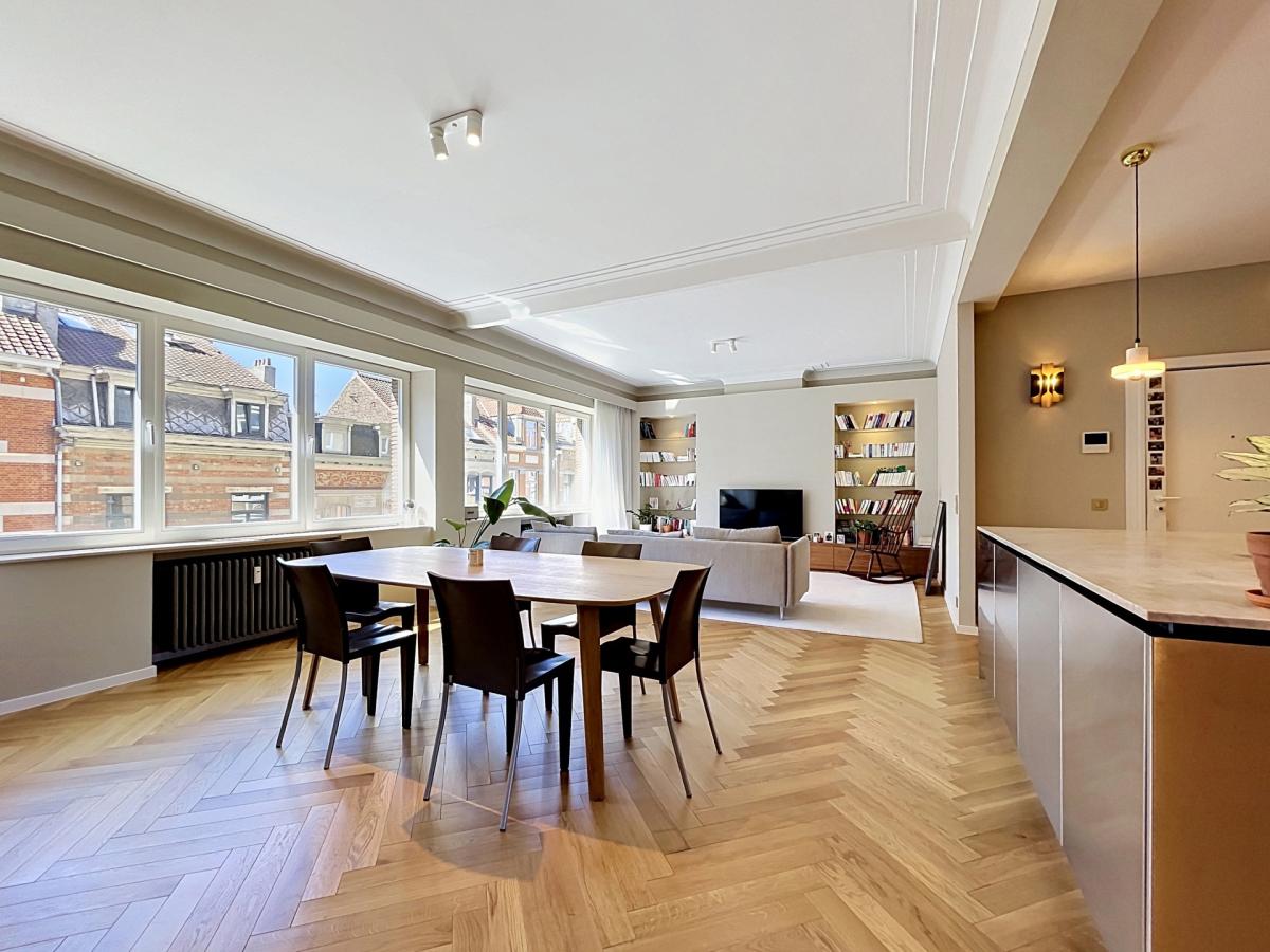 Place Brugmann : Appartement 2 chambres en parfait état + balcon