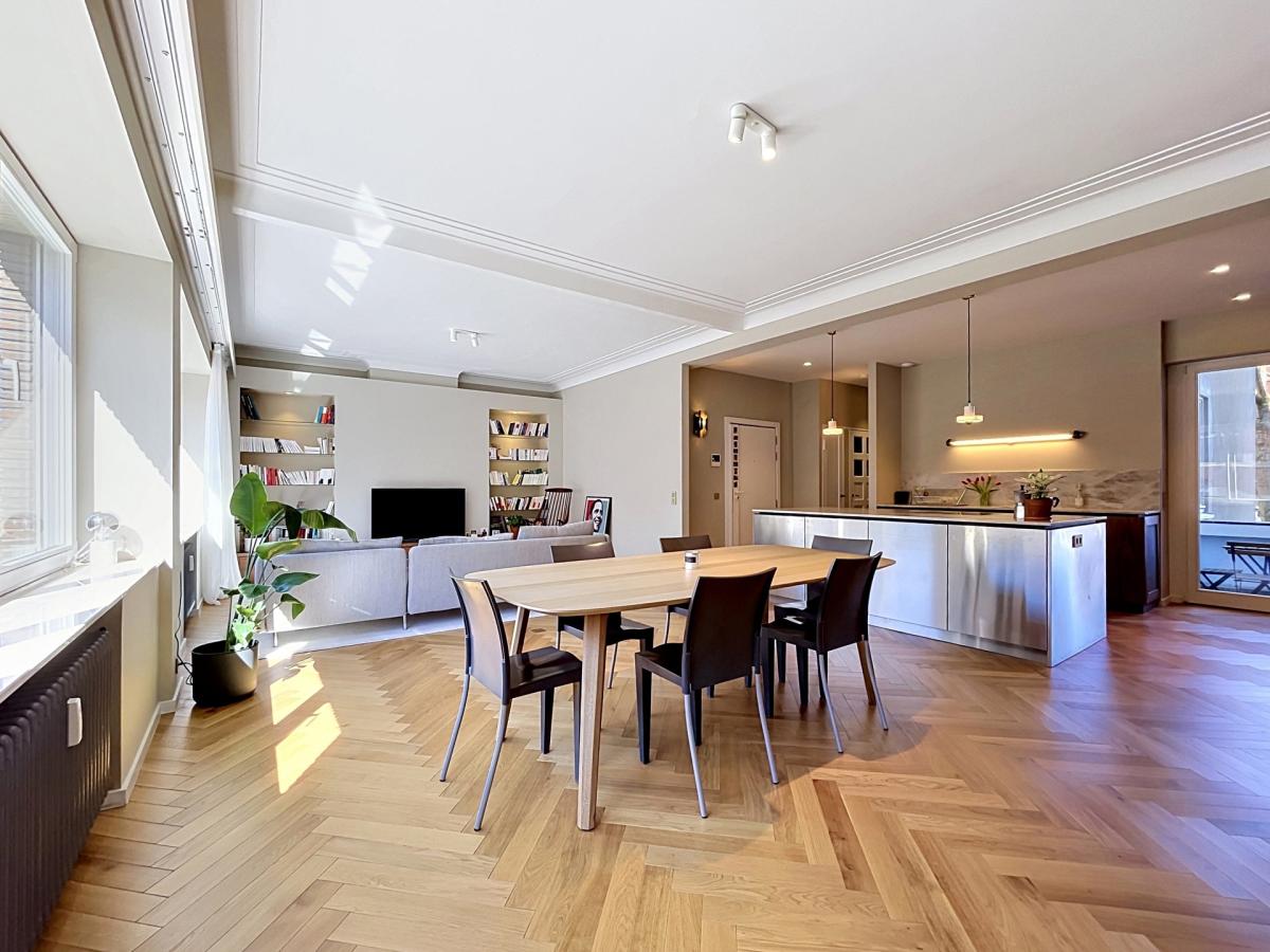 Place Brugmann : Appartement 2 chambres en parfait état + balcon