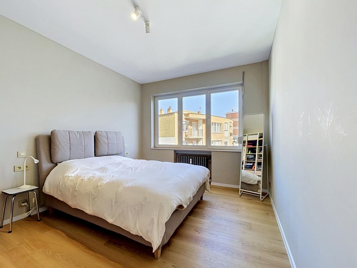 Place Brugmann : Appartement 2 chambres en parfait état + balcon