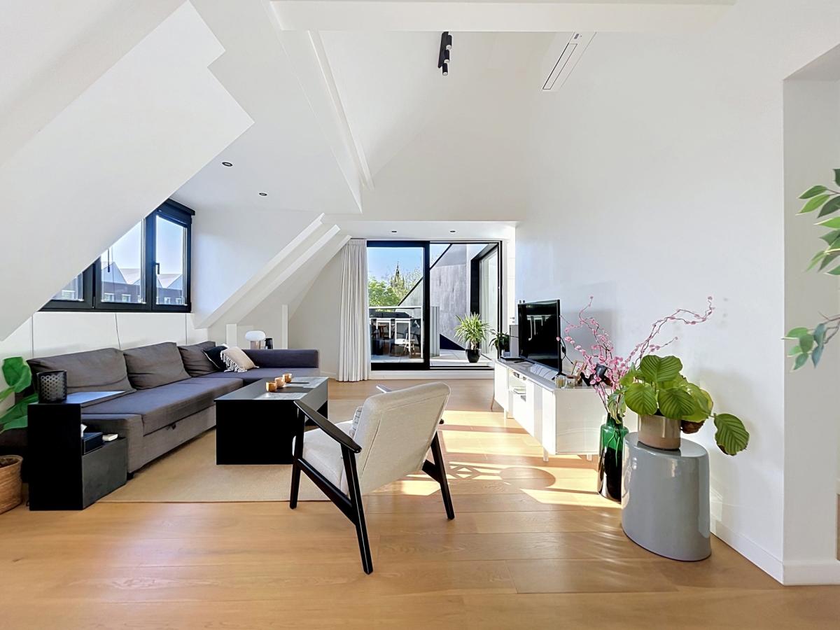 Penthouse 2 chambres rénové en 2021