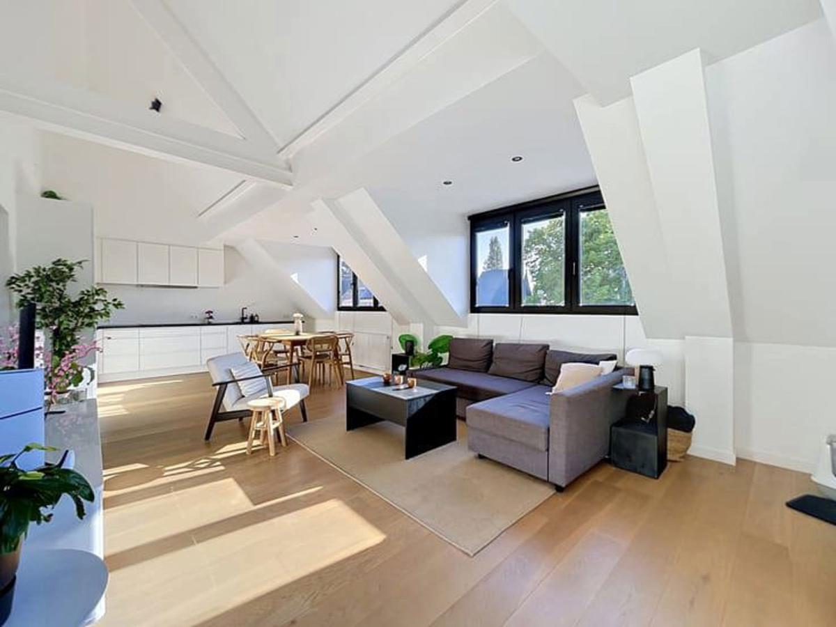 Anvers : Penthouse 2 chambres rénové en 2021