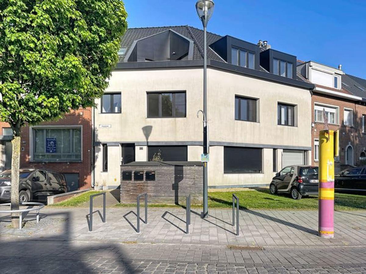 Anvers : Penthouse 2 chambres rénové en 2021