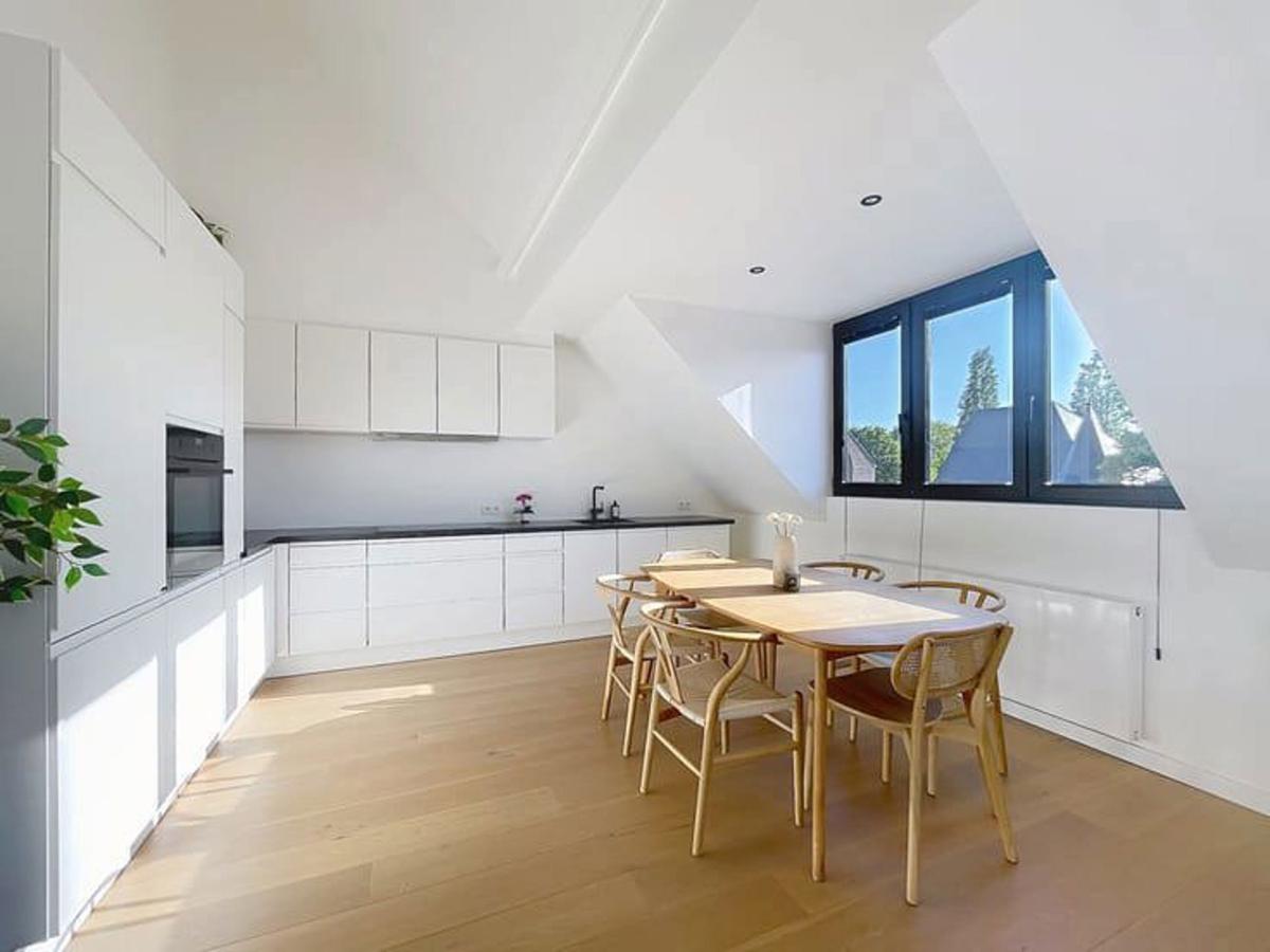 Anvers : Penthouse 2 chambres rénové en 2021
