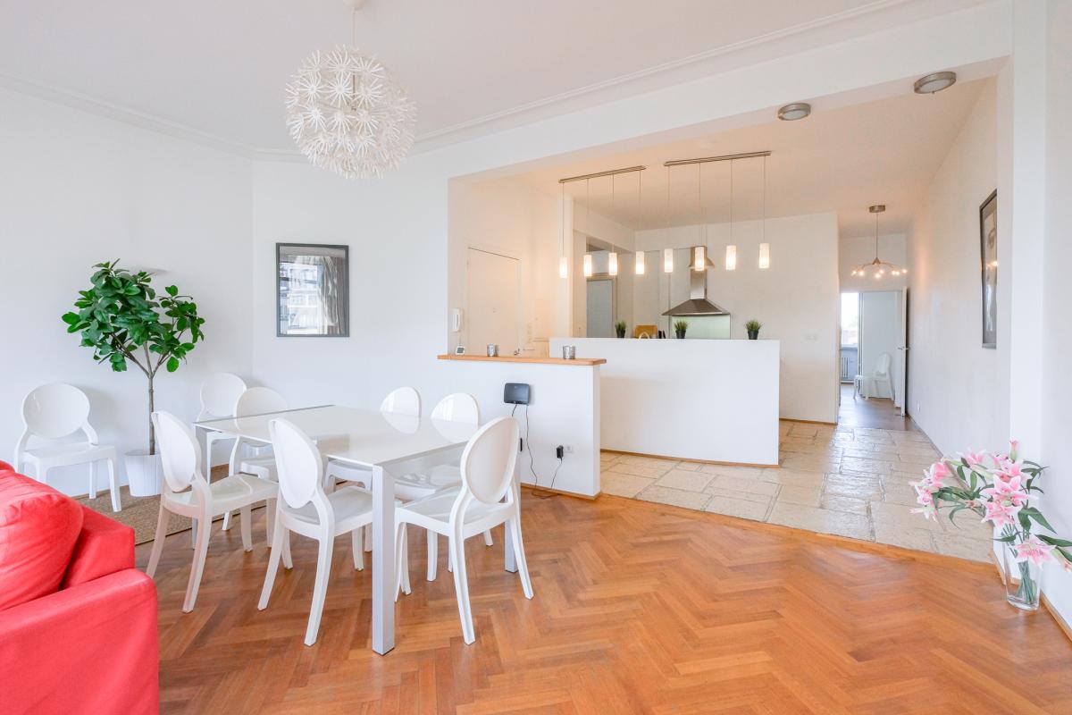 Louise/Châtelain: Magnifique appartement meublé