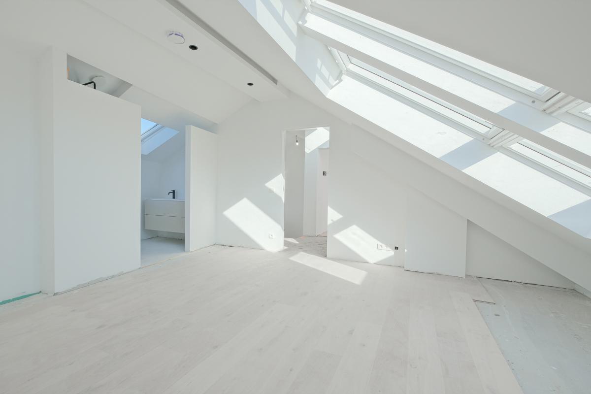 Stephanie/Toison d'or, penthouse rénové ±120m² 3ch terr 17m²
