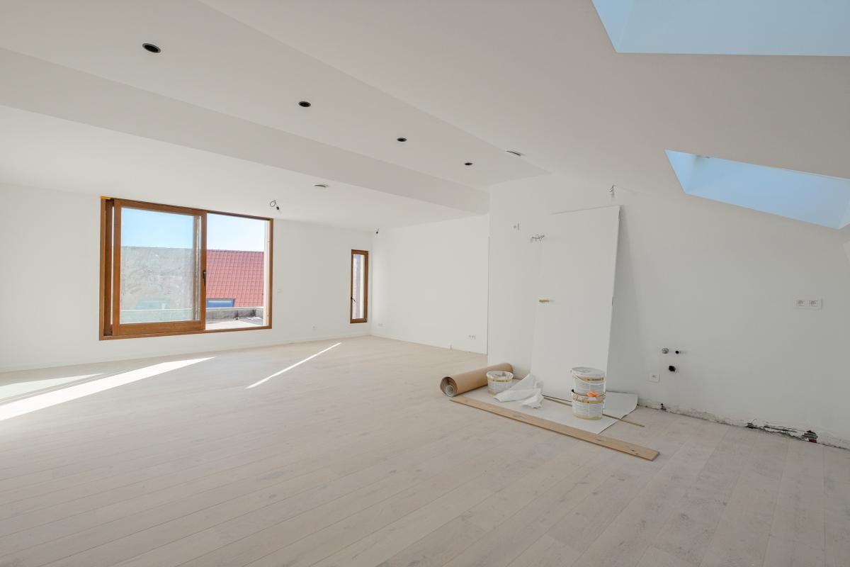 Stephanie/Toison d'or, penthouse rénové ±120m² 3ch terr 17m²