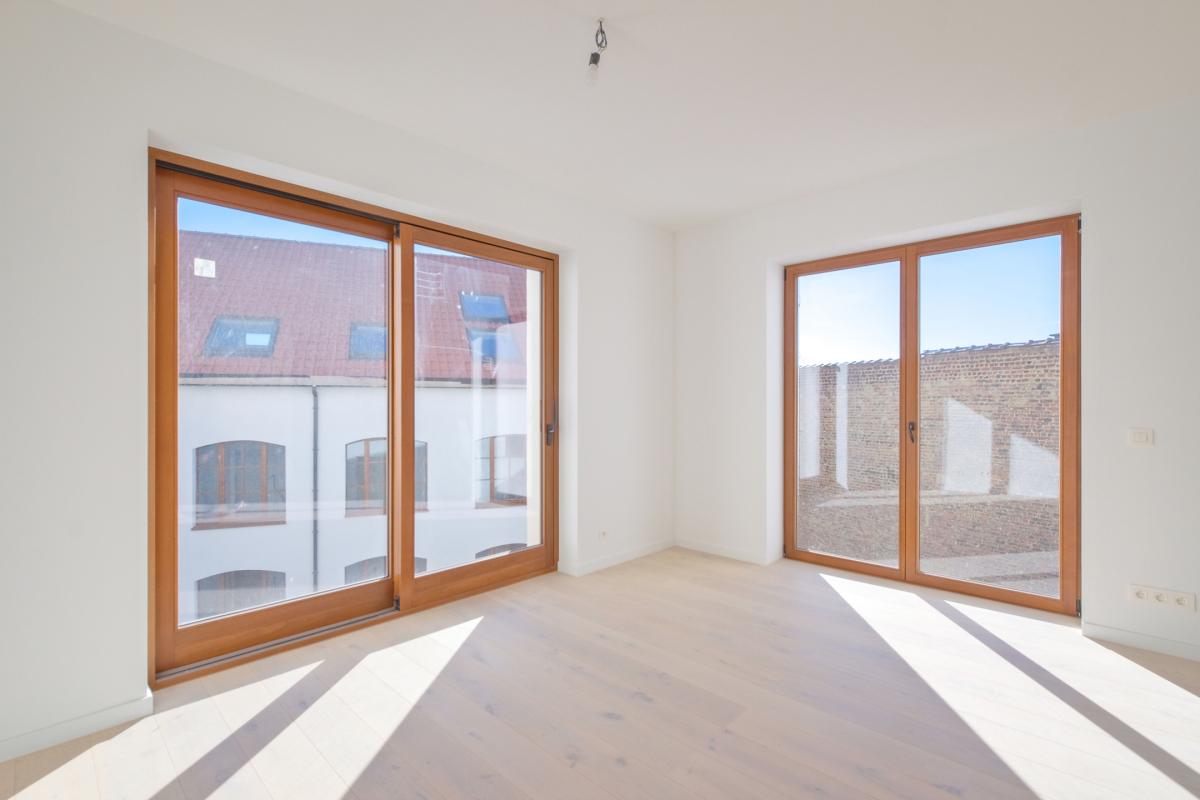 Stephanie/Toison d'or, penthouse rénové ±120m² 3ch terr 17m²
