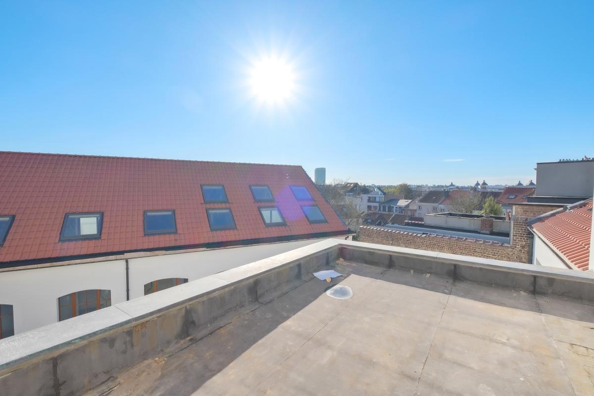 Stephanie/Toison d'or, penthouse rénové ±120m² 3ch terr 17m²