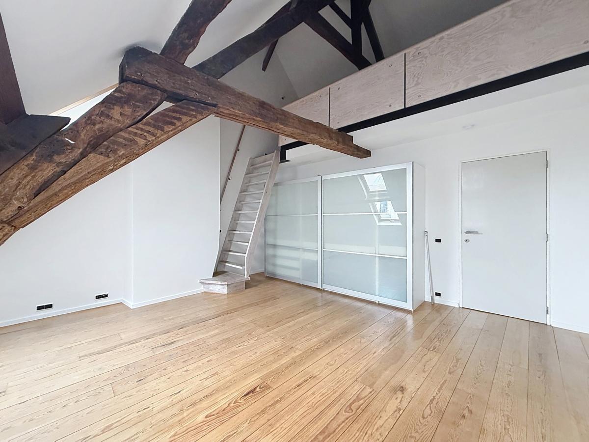 Centre de Bruxelles : Superbe duplex atypique + parking