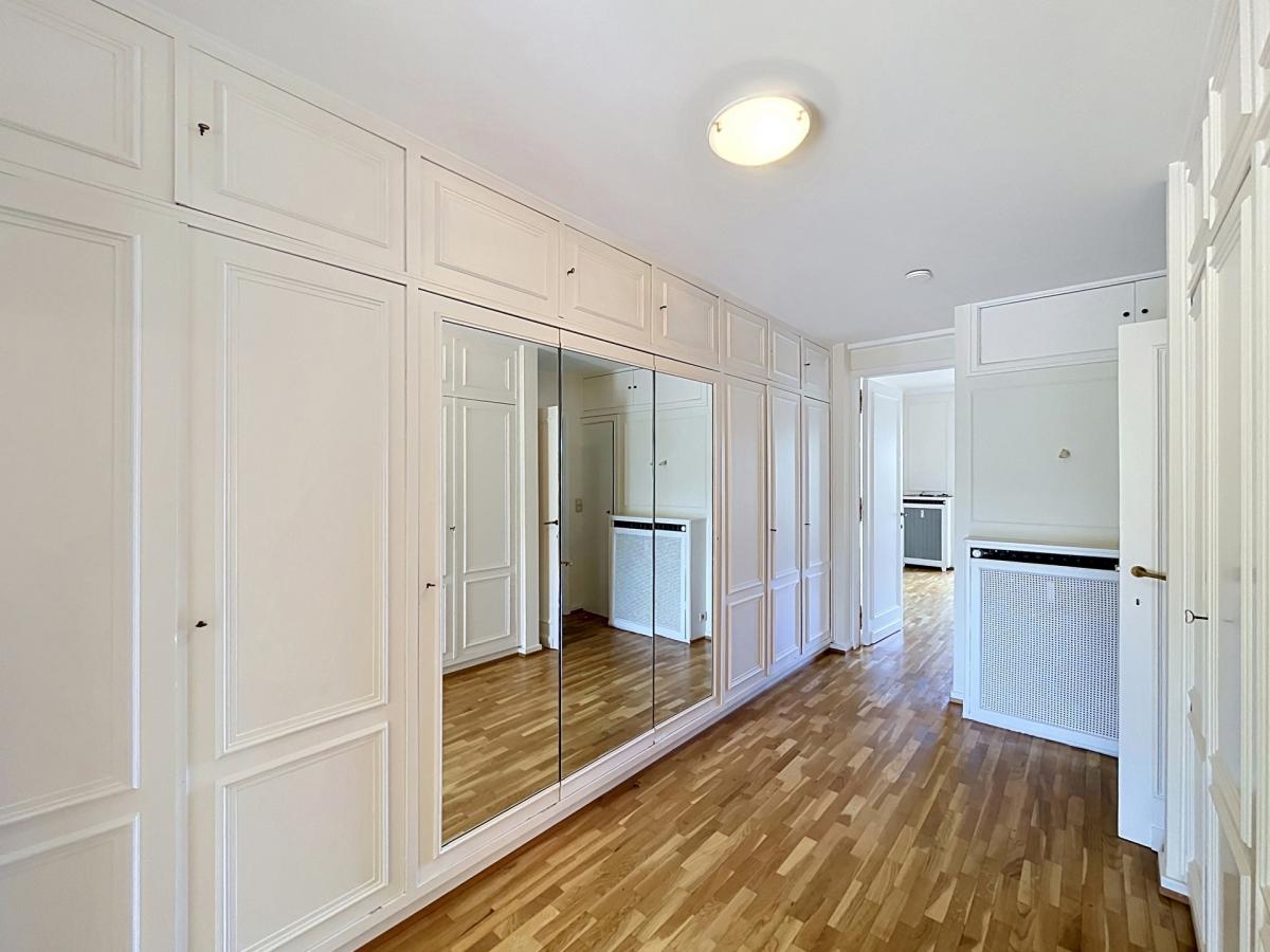 Sq. Vergote : Bel appartement 4 ch + terrasse + pkg