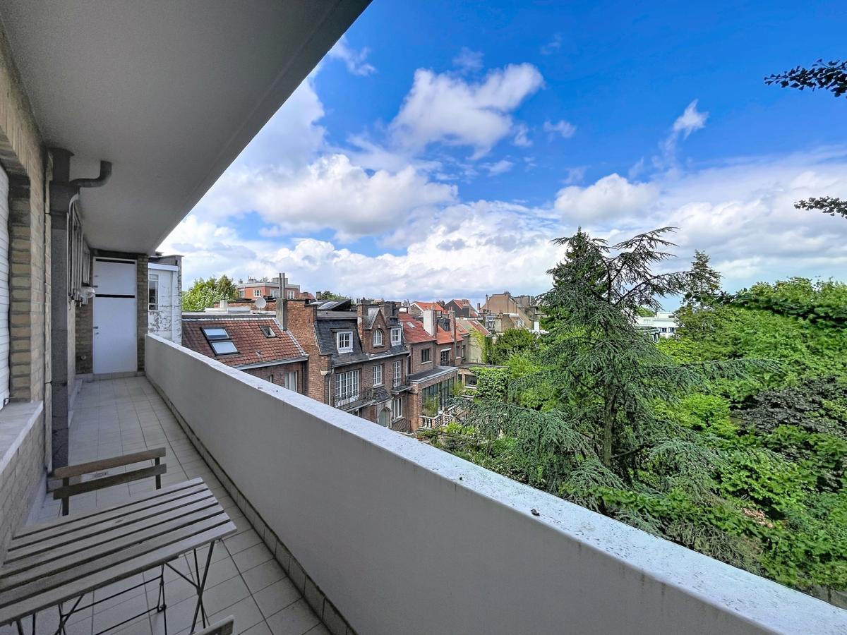 Sq. Vergote : Bel appartement 4 ch + terrasse + pkg