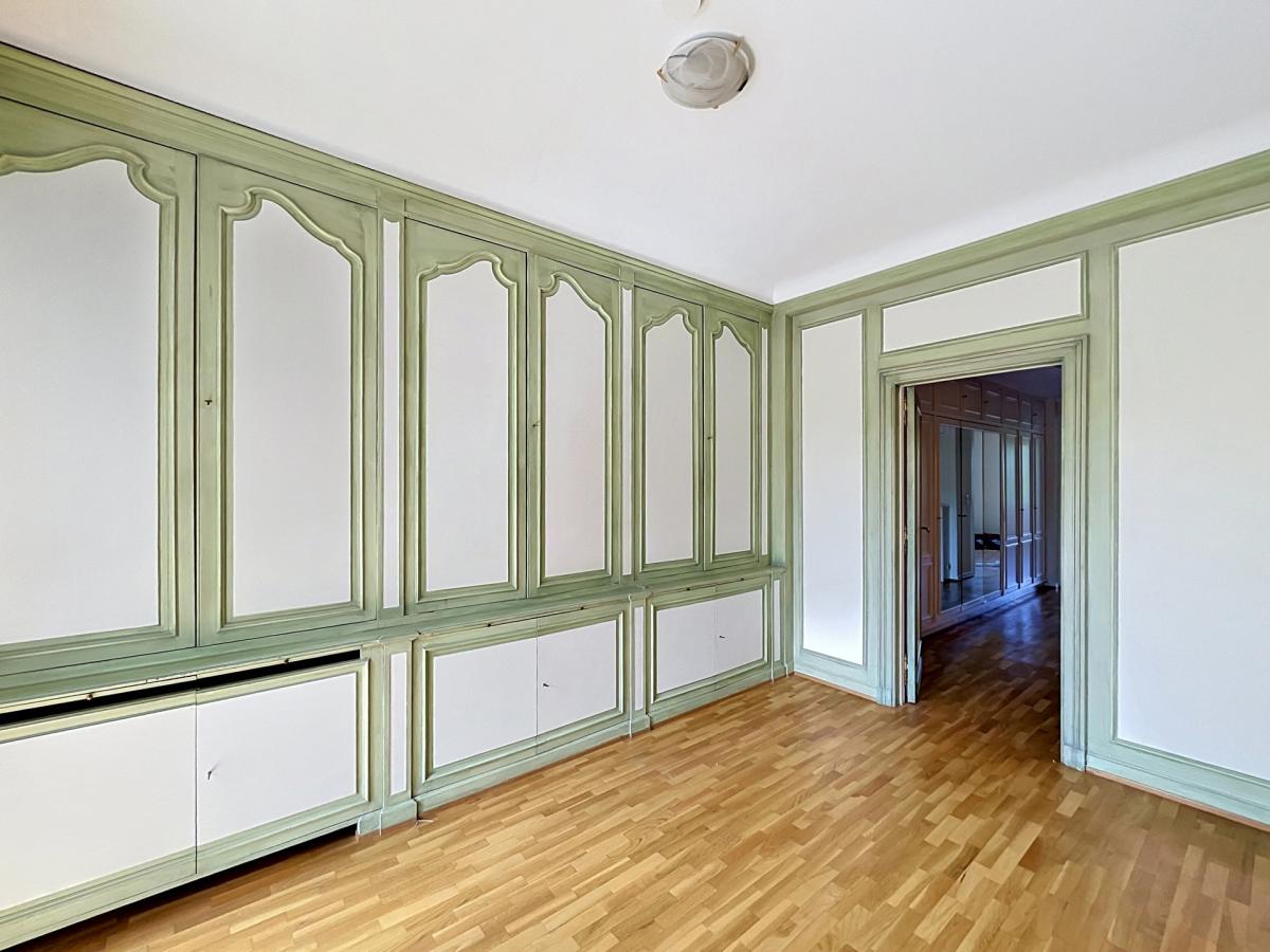 Sq. Vergote : Bel appartement 4 ch + terrasse + pkg