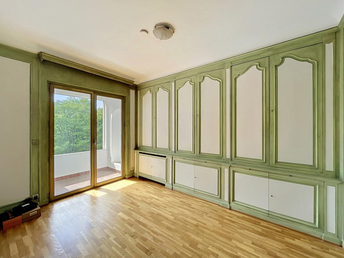 Sq. Vergote : Bel appartement 4 ch + terrasse + pkg