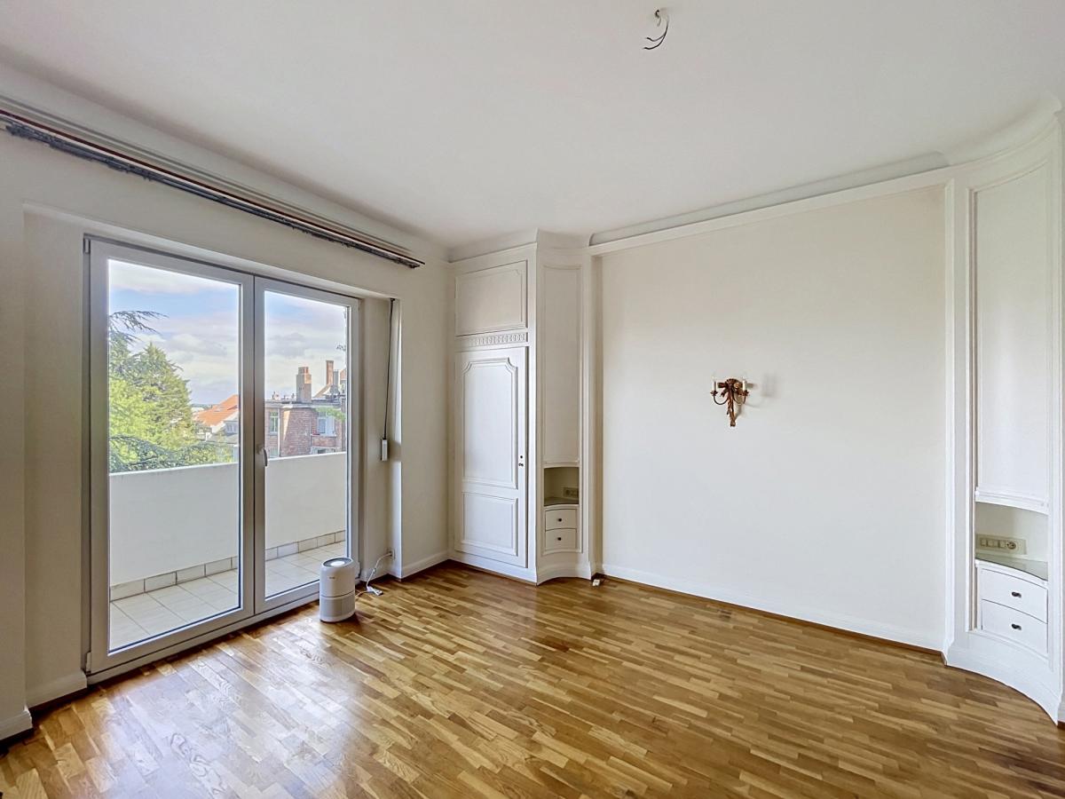 Sq. Vergote : Bel appartement 4 ch + terrasse + pkg