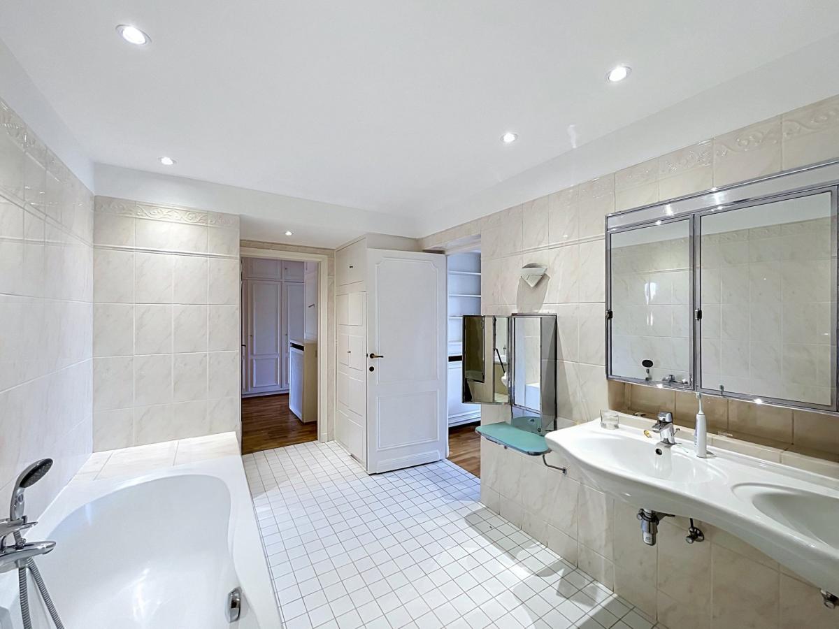 Sq. Vergote : Bel appartement 4 ch + terrasse + pkg