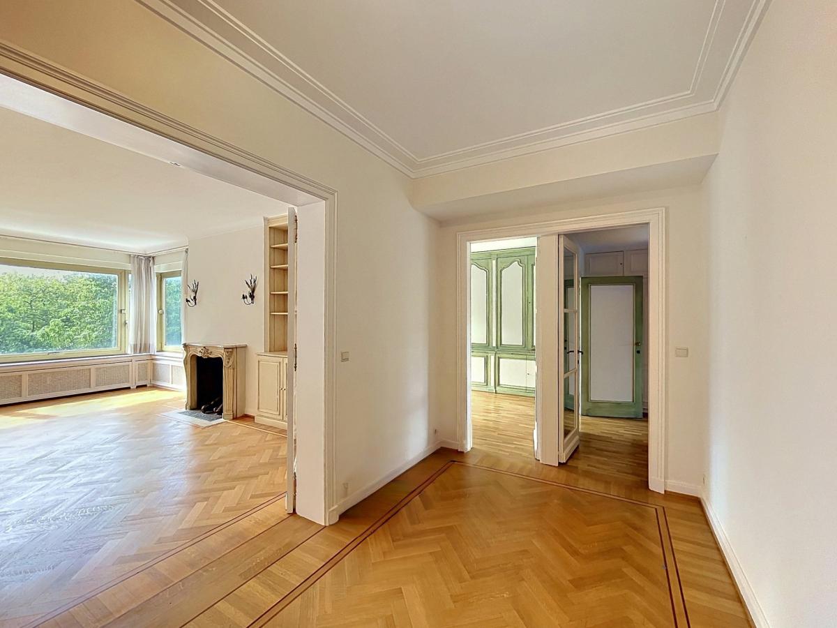 Sq. Vergote : Bel appartement 4 ch + terrasse + pkg